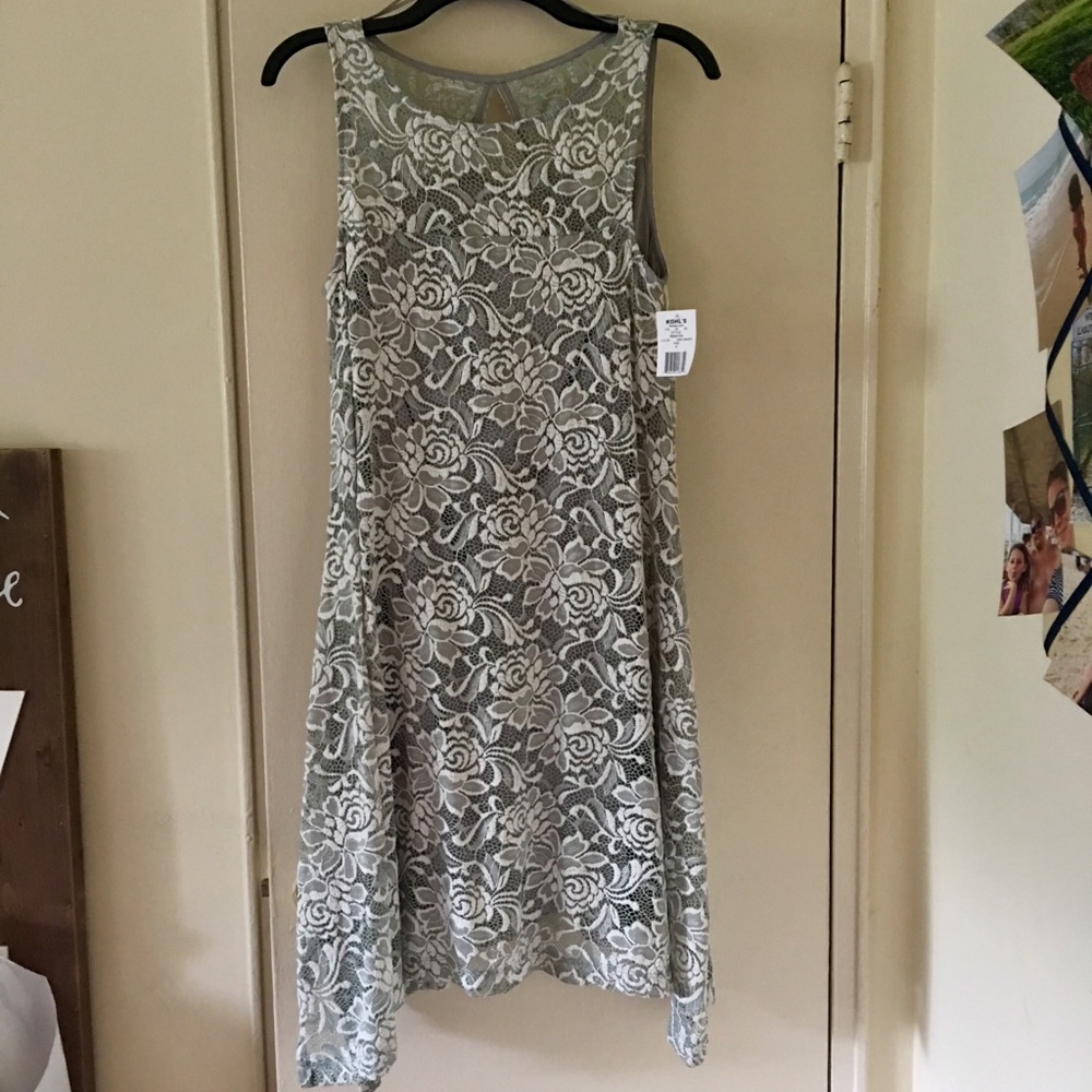 Lace sleeveless dress